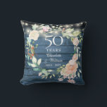 50-årsdagen Blue Rustic Blommigt String Ljus Kudde<br><div class="desc">Den här chicen botaniska femtioårsjubiléet för keepsakudden vid bröllop kan vara personlig med din speciella årsberättelse i elegant. Designad av Thisisnotme©</div>