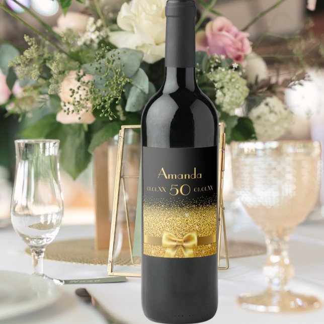 50-årsdagen svart guld-bog namn vinflaska etikett (Skapare uppladdad)