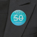 50-årsdiamanter glitter tealblått grönt knapp<br><div class="desc">En elegant, glamorös och gigantisk 50:e födelsedagsfest-knapp. Teal, blå grönt färgad faux glitter med faux diamant sprinkle och en gyllene ram. Mallar för namn, 50 år och ett datum. Födelsedatum eller datum för party/årsdagen. Vit och teal färgad brev. Namn är skrivet med ett handskript i stil. Kan användas som en...</div>
