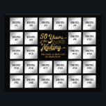 50-årsjubileum 26 Photo Collage Black och Guld Fototryck<br><div class="desc">Skapa en minnesvärd visning foton på guldårsdagen för bröllop och/eller firande och/eller som minnesgåva med tjugosex (26) foton av det underbara paret 50 ÅR I SKAPAR. Formgivningen av retrotypografi inbegriper deras bröllop-år i konstruktionen. Svart och guld färg. Den svarta bakgrunden färg kan ändras till valfritt färg genom att klicka på...</div>