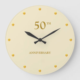 50-årsjubileum & gyllene prickar på ljust beige stor klocka