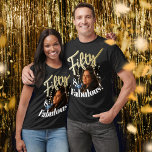50-årsskript guld t shirt<br><div class="desc">Femtio och fantastiska 50-årsjubileum med färgad i guld lägger till ett eget foto. Anpassa den här 50:e födelsedagskalan med ditt meddelande och ett fyrkantigt foto av din födelsedagsflicka. Andra år och matchande artiklar är tillgängliga. © Original design by Sarah Trett for www.mylittleeden.com on Zazzle.</div>