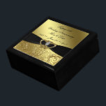 50:e Bröllop-årsdagen av Gift-boxen Smyckeskrin<br><div class="desc">En Digitalbcon Bilder Design med ett tema med svart platinstryck och Guld Glitter-blomma Ram med en rad olika bilder, former, mönster, stilar och typsnitt i denna enhandsruta med "gyllene Bröllop-årsdagen". Den här eleganten och den här attraktiva designen levereras med anpassadet Fotobild och textmarkeringar på framsidan och skapar säkert många års...</div>