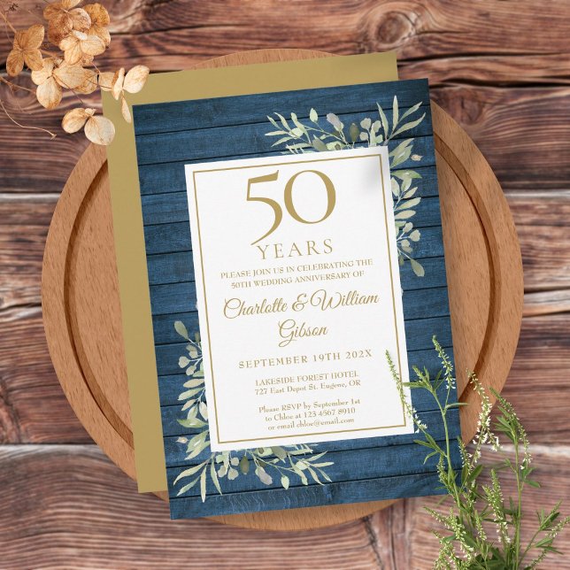 50:e Bröllop-årsdagen Blue Rustic Wood Greenery Inbjudningar (Skapare uppladdad)