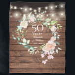 50:e Bröllop-årsdagen Rustic Wood-Blommigten Fleecefilt<br><div class="desc">Med en delikat blommigt- och söt-sträng ljus i träpaneler kan den här chicen,  den femtionde bröllop-årsdagen av ,  som är en viktig filt för loppor,  vara personlig med din speciella årsinformation i elegantens typografi. Designad av Thisisnotme©</div>