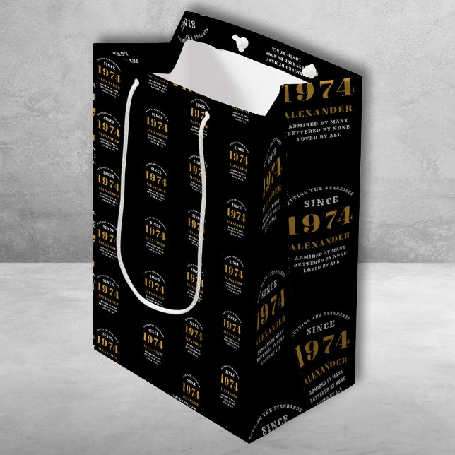 50:e födelsedag 1974 Svarta Chicens Elegant Guld (50th Birthday Chic 1974 Themed Black & Gold Elegant Gift Bags. )