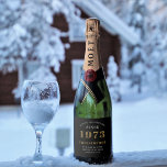 50:e födelsedag Born 1973 Add Namn Black Guld<br><div class="desc">Personlig Födelsedag lägg till ditt namn och årsmärke för öl. Redigera namn och år med den angivna mallen. En underbar födelsedagsfest av anpassningsbar. Fler gåvor och party-förråd finns tillgängliga med utformningen "standardinställningar" i butiken.</div>