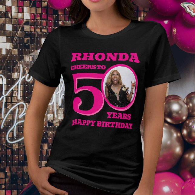 50:e födelsedag, foto och rosa i namn t shirt (Skapare uppladdad)