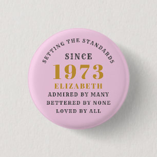 50:e födelsedagen 1973 Lägg till Namn Rosa Grått Knapp