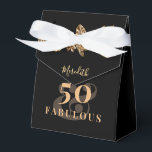 50:e födelsedagen: Luxury Golden Flowers Elegant C Presentaskar<br><div class="desc">Luxuriös blommigt med namn och ålder för att anpassa sig till födelsedagsfester i chicen. Färg i denna blankett: svart,  vitt och guld (vanligt bläck används,  inte metalliskt).</div>