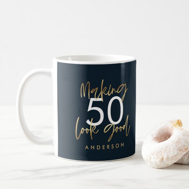 50:e födelsedagsblått och enkel elegant guld  kaffemugg (Med munk)