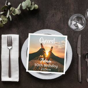 50:e födelsedagsfesten för killarna bjuder öl pappersservett