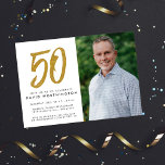 50:e födelsedagsfestens fotoinbjudan till Glitter  Inbjudningar<br><div class="desc">Fira 50 år med den här vita,  svarta och faux-inbjudan till guld glitter med en stor stiliserad 50 tillsammans med ett foto av hedersgästen eller gästerna. Det fungerar bra för 50-årsdagen eller 50-årsdagen party.</div>