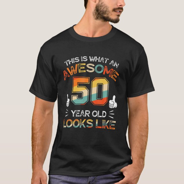 50:e födelsedagsgåvan, 50 år gammal ser ut som rol t shirt (Framsida)