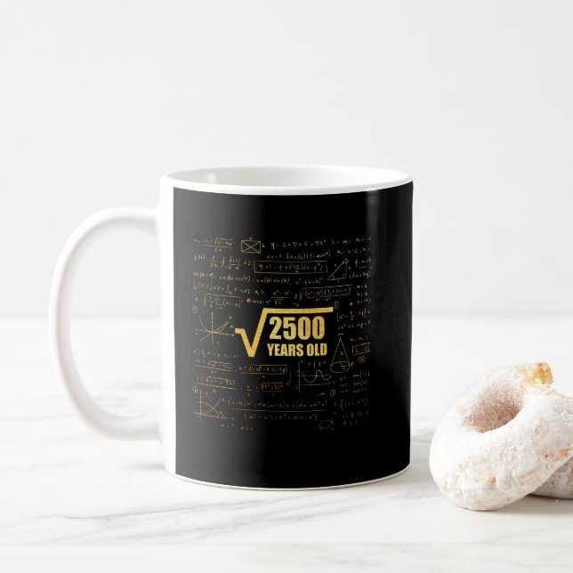 50:e födelsedagstorget roten 2500 50 år gammal kaffemugg (Med munk)