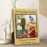 50:e Golden Bröllop-årsdagen 4 Foto<br><div class="desc">Anpassningsbar 50:e Golden Bröllop-årsdagen fotoplack. Skapa ditt eget unika biet genom att ladda upp 4 av dina favoritfoton från de senaste 50 åren. Den här eleganten är den moderna utformningen guld och svart med guld glitter och texturerad verkan. Ditt bilder är i ett svart gräns och inramat med svart typografi,...</div>