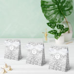 50 & Fabulous Birthday Silver Blommigt Swirls Presentaskar<br><div class="desc">50 & Fabulous Födelsedagsfest Silver Decorative Blommigt Swirls Favorbox.</div>