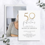 50 & Fabulous Black White & Guld Photo Birthday Inbjudningar<br><div class="desc">"50 och fantastisk!" Den svarta, vita och guld-kvinnans 50-årsinbjudan är enkel, färsk och unik. Siffran "50" i faux guld, "och fantastisk" och personlig namn och datumuppgifter är svarta. "och fantastisk" är skrivet i en vacker, handskriven manustypografi, och baksidan av kortet innehåller ditt favoritfoto. Denna enkla utformning av eleganten är perfekt...</div>