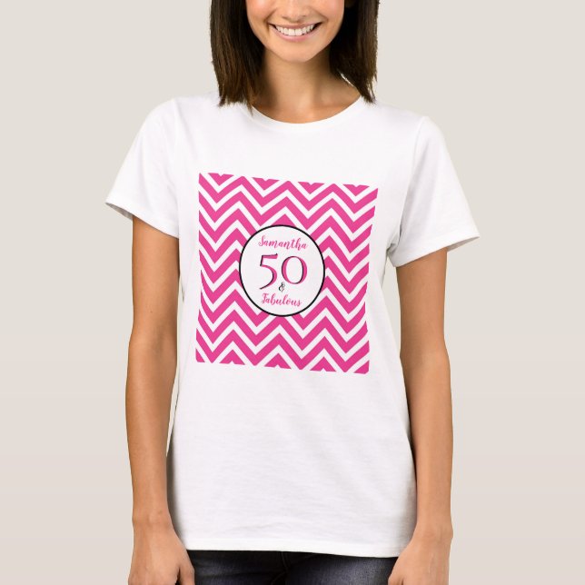 50 & Fabulous Cerise Rosa Chevron Mönster Party T Shirt (Framsida)