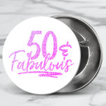 50 & Fabulous Lila Glitter 50:e födelsedag Gnistra Knapp<br><div class="desc">50 & Fabulous Lila Glitter 50 Birthday Gnistra Buttons har den moderna textdesignen "50 & Fabulous" i lila glitter calligraphy script. Perfekt för 50:e födelsedagsfesten eller firande.</div>
