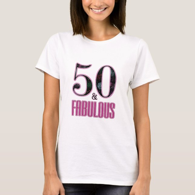 50 & Fabulous Typography Black Rosa 50:e födelseda T Shirt (Framsida)