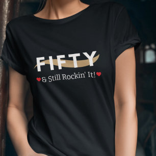 50 & Fortfarande Rockar Det! Typografi Anpassad Fö T Shirt