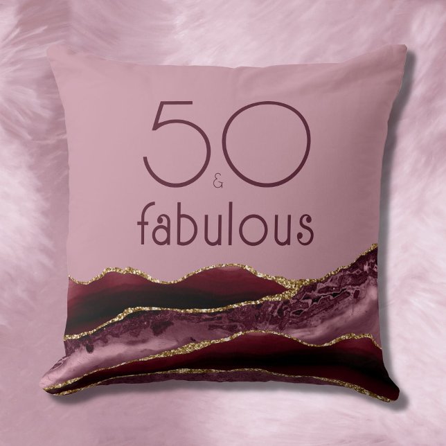 50 och Fabulous 50:e födelsedagen Burgundy Rosa Ag Kudde (Skapare uppladdad)