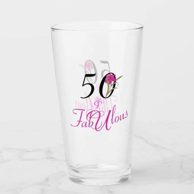 50 och Fabulous Birthday med Rosa Flower Accent Glaskopp (Framsida)