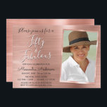 50 och Fabulous Elegant Ro Guld  Rosa Photo Inbjudningar<br><div class="desc">Femtio och Fabulous 50:e Födelsedagsfesten Elegant Ro Gulfolja eller  Rosa Birthday-inbjudningar är perfekter för en  för Ro Guld eller Rosa Födelsedagsfest. Dessa 50 och Fabulous Party-inbjudningar är perfekter för en femtionde Födelsedagsfest. Du kan uppdatera inbjudningskortet så att det innehåller din egen information om foto,  namn och födelsedagsplats.</div>