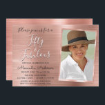 50 och Fabulous Elegant Ro Guld  Rosa Photo Inbjudningar<br><div class="desc">Femtio och Fabulous 50:e Födelsedagsfesten Elegant Ro Gulfolja eller  Rosa Birthday-inbjudningar är perfekter för en  för Ro Guld eller Rosa Födelsedagsfest. Dessa 50 och Fabulous Party-inbjudningar är perfekter för en femtionde Födelsedagsfest. Du kan uppdatera inbjudningskortet så att det innehåller din egen information om foto,  namn och födelsedagsplats.</div>