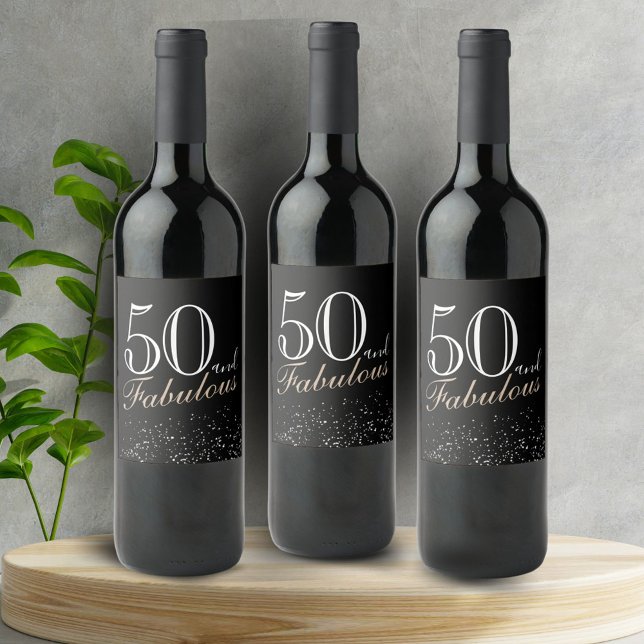 50 och Fabulous Modern and Elegant Black Birthday Vinflaska Etikett (Skapare uppladdad)