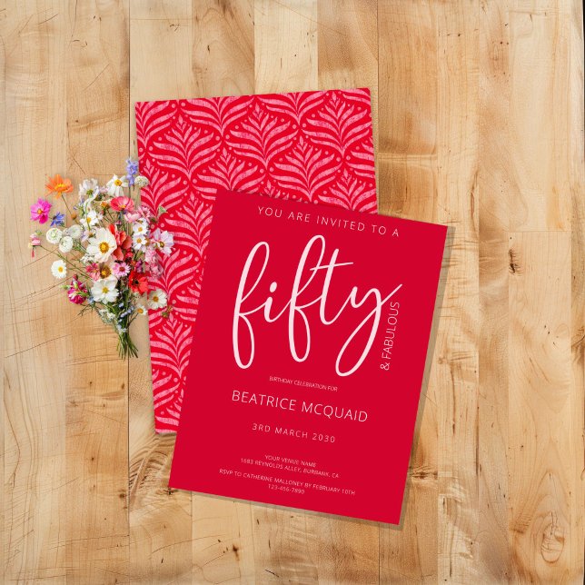 50 och Fabulous Modern Script Red Birthday Inbjudningar (50 and fabulous birthday cherry red invitation)