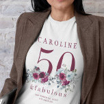 50 och fantastisk chic blommig 50-årsfest t shirt<br><div class="desc">Elegant feminin 50 och fantastisk födelsedagsfest t-shirt med akvarell röda burgunder och dammiga blå blommor buketter och ett modernt trendigt typsnitt manus.</div>