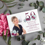 50 och fantastisk fotoelegant 50:e födelsedagsfest inbjudningar<br><div class="desc">Elegant feminin 50 och fantastiska födelsedagsfester till foto och personlig i namn med vattenfärgad burgundi,  dammiga blå ro bouquets och ett modernt trendig-typografiskt skript.</div>