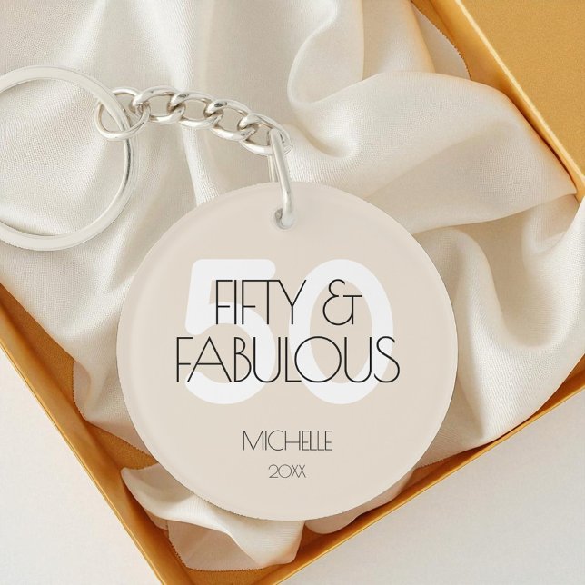 50 och fantastisk modern Beige femtio Födelsedagsf (50 and fabulous Modern Beige Fifty Birthday Party Keychain)