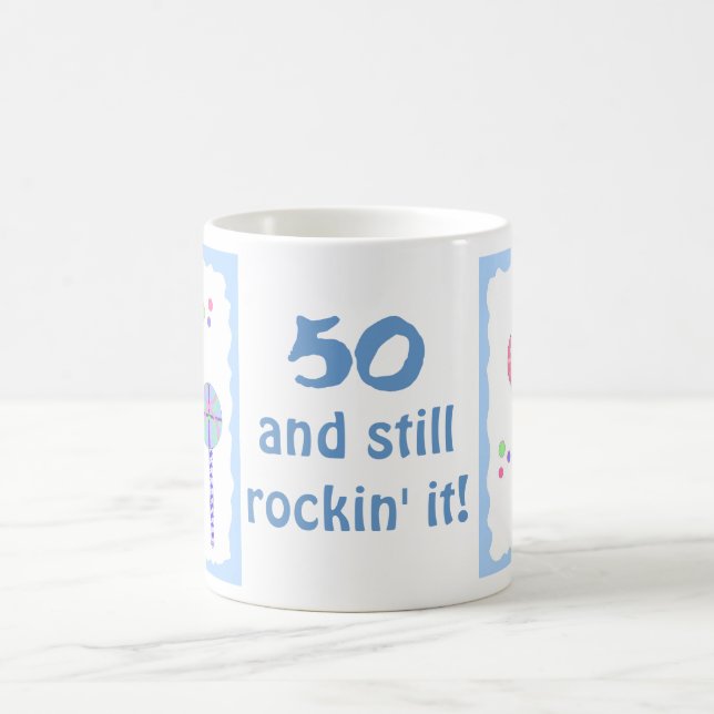 50 och fortfarande rakin det. kaffemugg (Center)