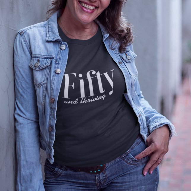 50 och Thriving Typography Simple Modern Anpassnin T Shirt (Skapare uppladdad)