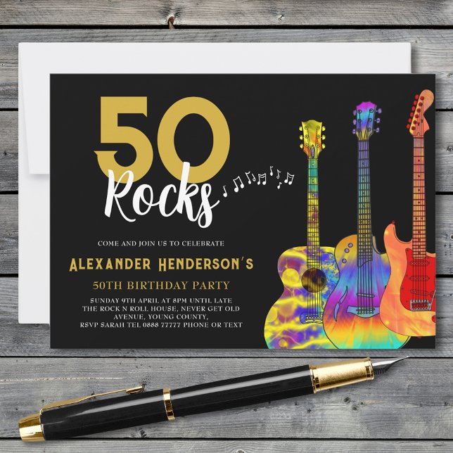 50 Rocks Födelsedagsfest Gitarrer Inbjudningar (50 Rock birthday party invitation for him funky guitars and cool gold and black 50th birthday invite)