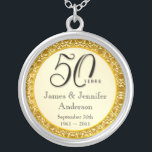 50th För snöreminnessak för årsdag guld- hänge Silverpläterat Halsband<br><div class="desc">50th Halsband för årsdagminnessakhänge -- Det eleganta guld- 50th bröllopsdaghänget med formellt skrivar och den antika guld- snöredesignen -- Skräddarsy namnen och datera för ditt lyckliga firande. Göra perfekt gåvan för din fru, modern, farmor för att fira minnet av 50 guld- år tillsammans. Matcha tillgängliga kort, inbjudningar, porto och gåvor....</div>