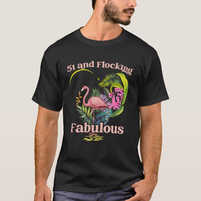 51 år gammal och flockande Fabulous Flamingo Birth T Shirt (Framsida)