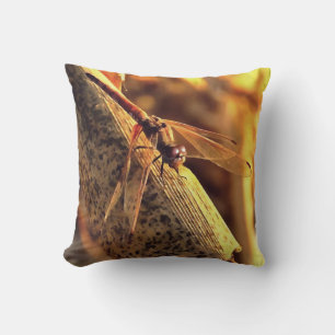 534424932Elegant Red Darter Dragonfly Insekt Art Kudde