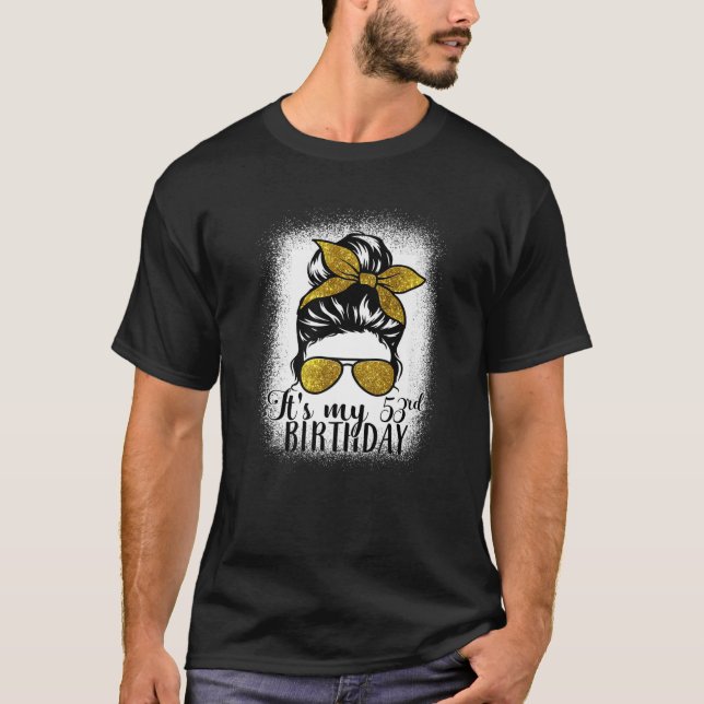 53 år gammal Messy köper sin 53:e födelsedagsgåva  T Shirt (Framsida)