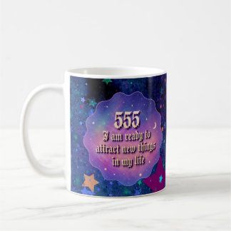 555 Ängla Nummer Manifestation Bekräftelse Galax  Kaffemugg