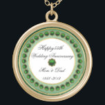55:e Bröllop-årsdagen Guldpläterat Halsband<br><div class="desc">En Digitalbcon Bilder Design med temat Emerald Grönt färg med en mängd olika anpassningsbar bilder, former, mönster och stilar i detta "Emerald Bröllop-årsjubileum" Necklace. Den här eleganten och den färgstarka designen gör den idealiska presenten för bröllopsgåvan till frun eller som en gåva till familj och vänner som inbjudna till detta...</div>