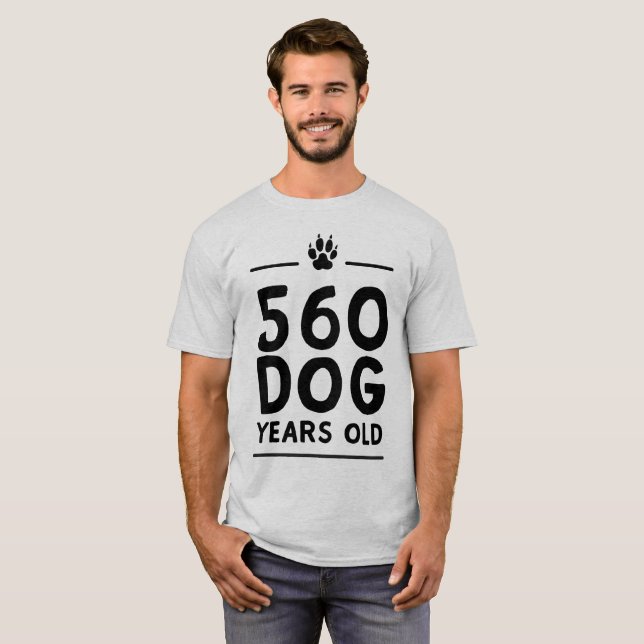 560 gammala hundår t shirt (Hel framsida)
