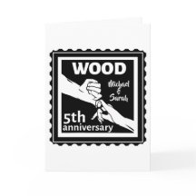 5-års bröllopsdag håller hand traditionellt