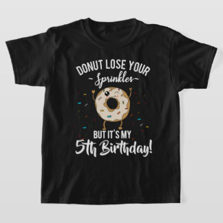 5-års födelsedagsmunk för roliga pojkar som är fem t shirt