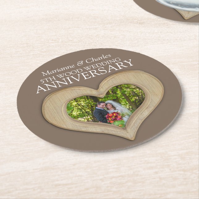 5-års trähjärtas bröllopsjubileum foto-coasters underlägg papper rund (Vinklad)