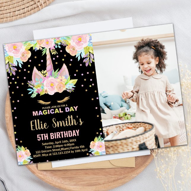 5:e Blommigten Black Photo Unicorn Birthday Inbjudningar (5th Floral Black Photo Unicorn Birthday Invitation)