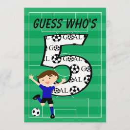 5:e födelsedagsmålet Blå och svart fotboll v2 Inbjudningar